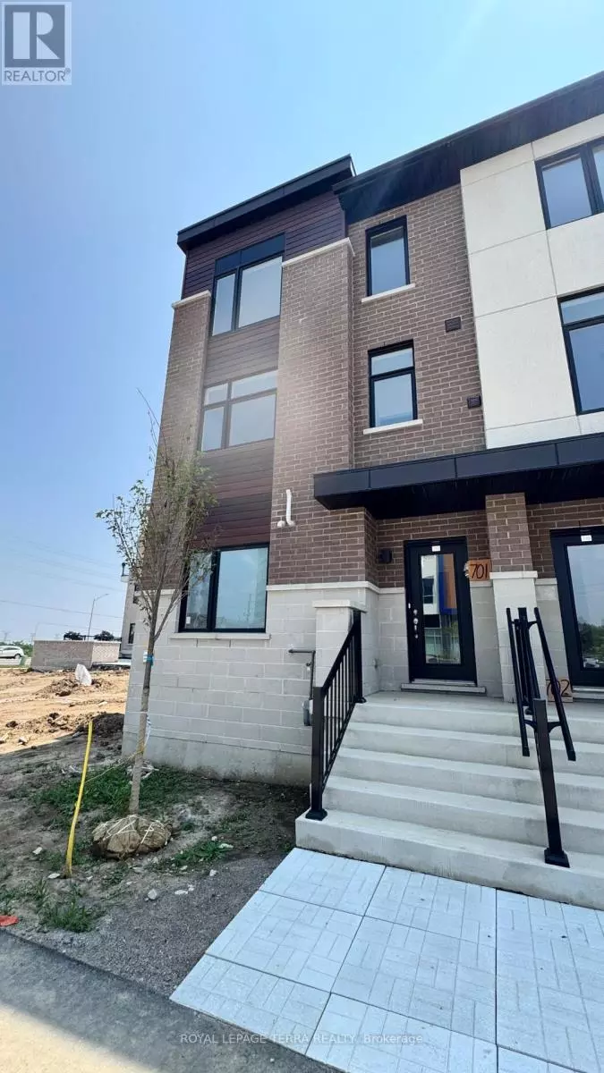 Pickering (duffin Heights), ON L1X0S9,1695 Dersan ST #111
