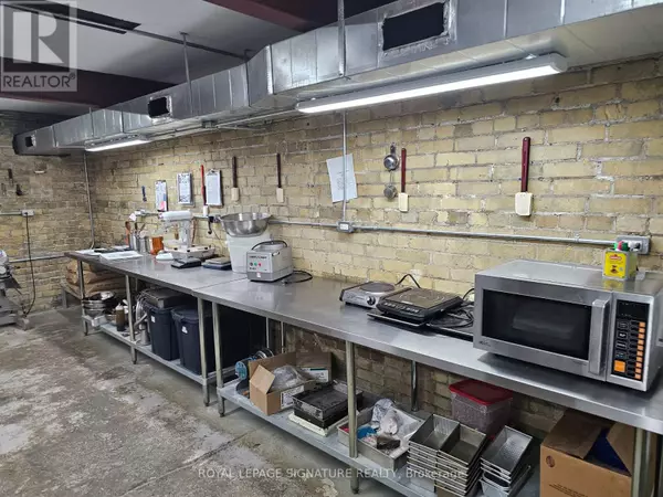 Toronto (south Riverdale), ON M4M1K8,1114 QUEEN STREET E