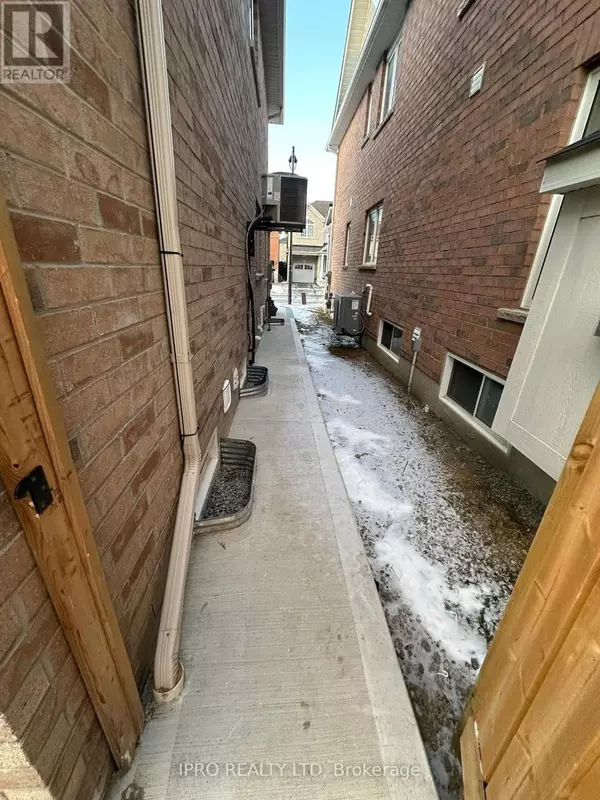 Ajax (central East), ON L1Z0S2,13 RAITHBY CRESCENT
