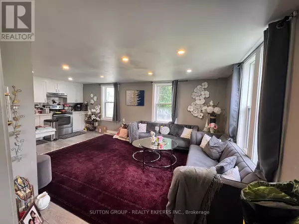 Oshawa (central), ON L1H4B5,328 Centre ST South #Duplex