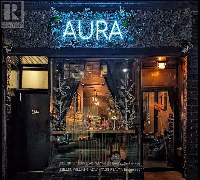 Toronto (south Riverdale), ON M4M1G9,686 QUEEN STREET E