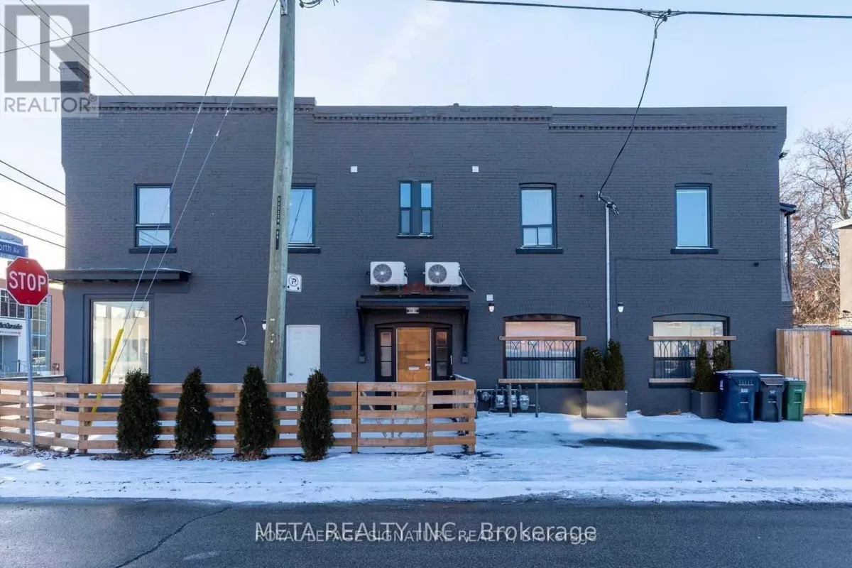 Toronto (oakridge), ON M1L1C1,3224 Danforth AVE #3