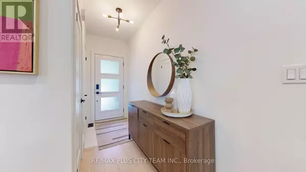 Toronto (south Riverdale), ON M4M2X8,83 BERTMOUNT AVENUE