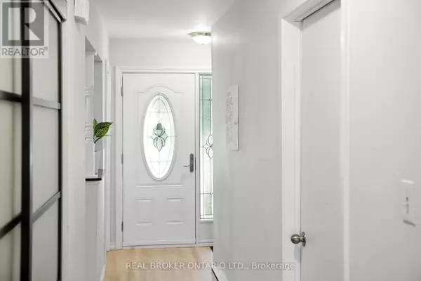 Oshawa (eastdale), ON L1G6P7,350 Camelot CT #19