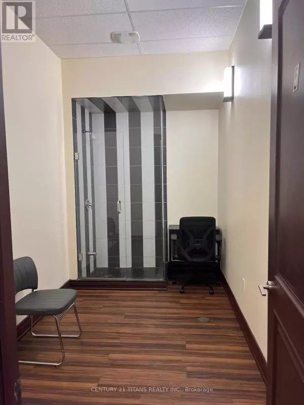 Ajax (central), ON L1S7J3,36 Salem RD #B - Room 1