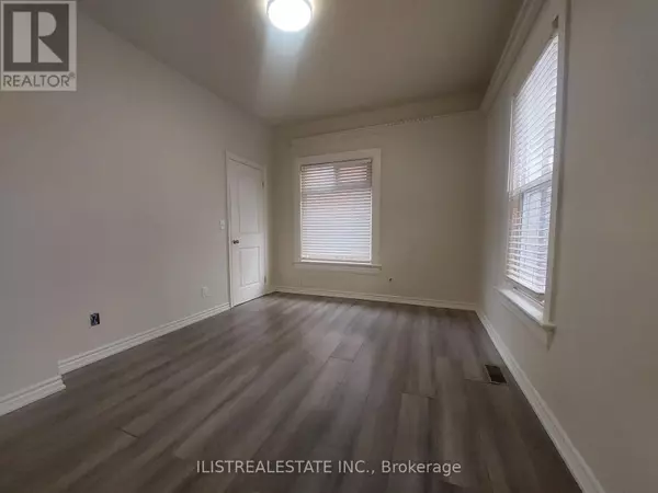 Oshawa (central), ON L1H1K3,MAIN & BASEMENT - 222 ATHOL STREET E