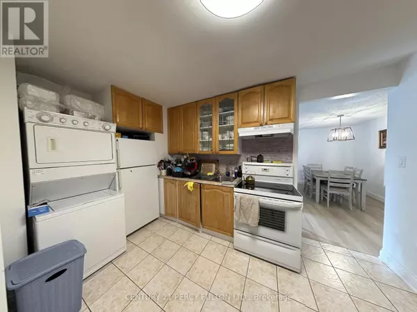 Whitby (downtown Whitby), ON L1N1Z8,327 DOVEDALE DRIVE