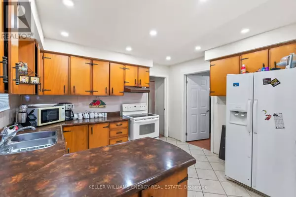 Toronto (malvern), ON M1B1Z2,110 LITTLELEAF DRIVE