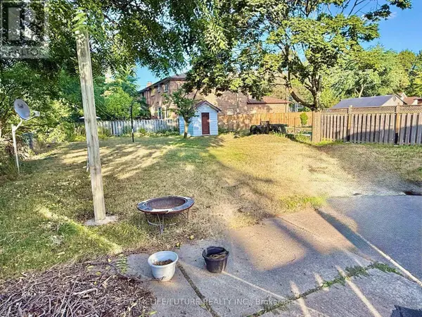 Toronto (west Hill), ON M1E3A8,5 WEIR CRESCENT