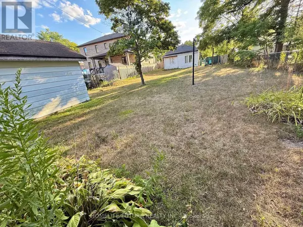 Toronto (west Hill), ON M1E3A8,5 WEIR CRESCENT
