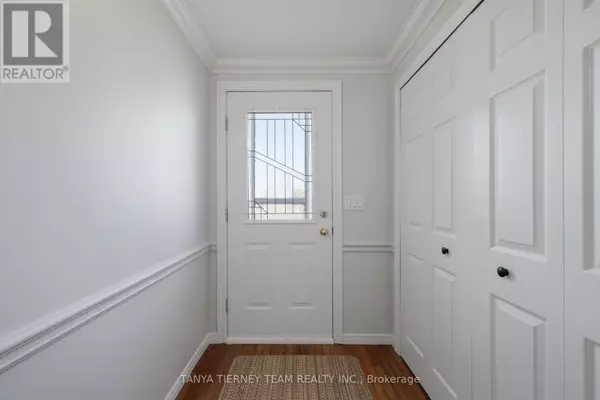 Clarington (bowmanville), ON L1B1A3,3 BLUFFS ROAD