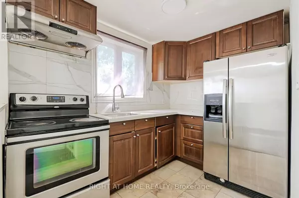 Toronto (clairlea-birchmount), ON M4B2K2,1081 VICTORIA PARK AVENUE