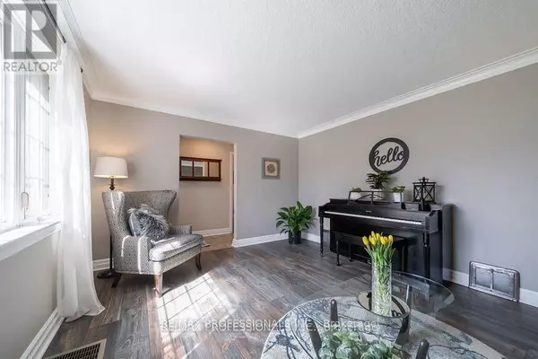 Toronto (cliffcrest), ON M1M2C5,82 COLONIAL AVENUE