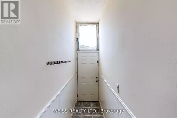 Toronto (east End-danforth), ON M4C1K9,2468 Danforth AVE #Upper