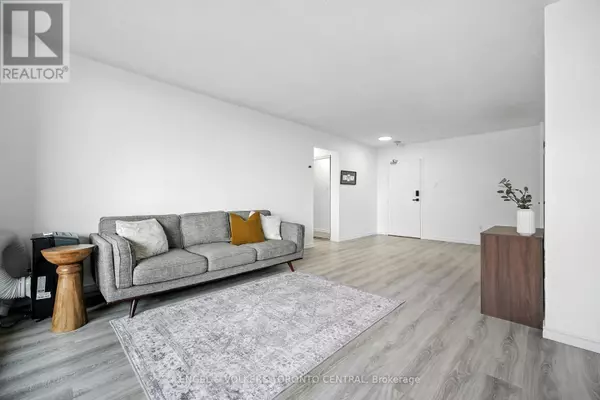 Pickering (bay Ridges), ON L1W2Z3,1210 Radom ST #910