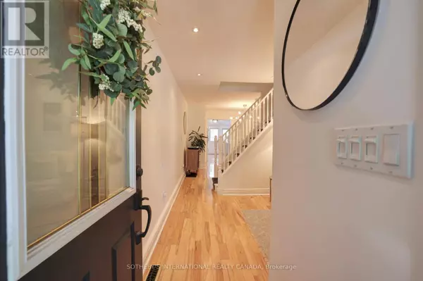 Toronto (south Riverdale), ON M4M3A9,84 RUSHBROOKE AVENUE
