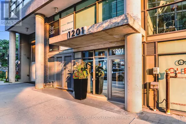 Toronto (south Riverdale), ON M4M1S2,1201 Dundas ST East #706