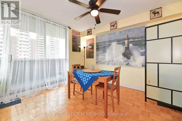 Toronto (crescent Town), ON M4C5L6,5 Massey SQ #1503