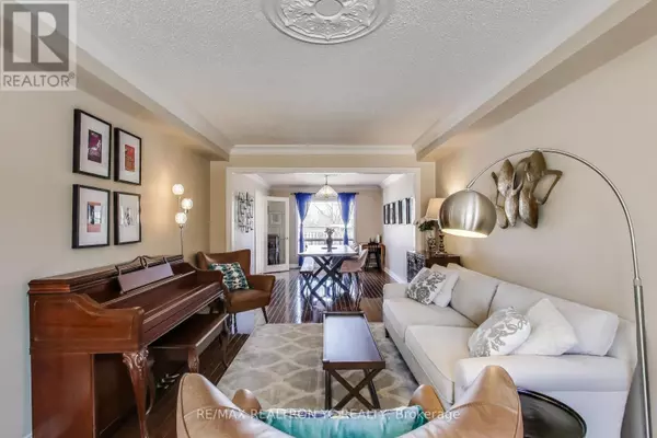 Pickering (dunbarton), ON L1X2P8,896 DARWIN DRIVE