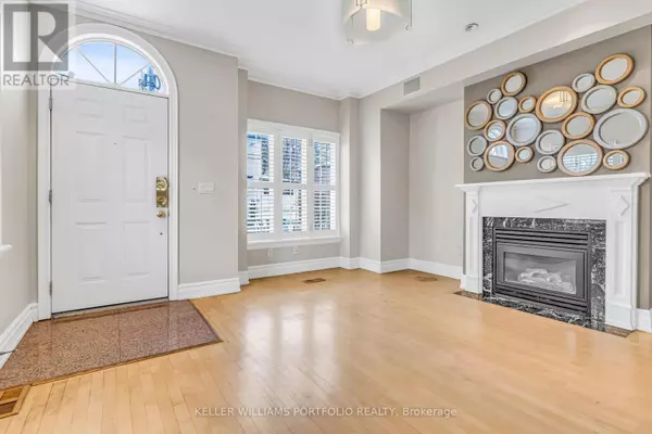 Toronto (greenwood-coxwell), ON M4L2W4,9A WOODFIELD RD ROAD