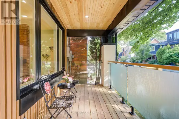 Toronto (south Riverdale), ON M4M2N2,219 LOGAN AVENUE