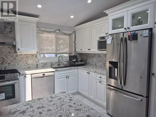 Toronto (bendale), ON M1P3L5,11 LESTERWOOD CRESCENT