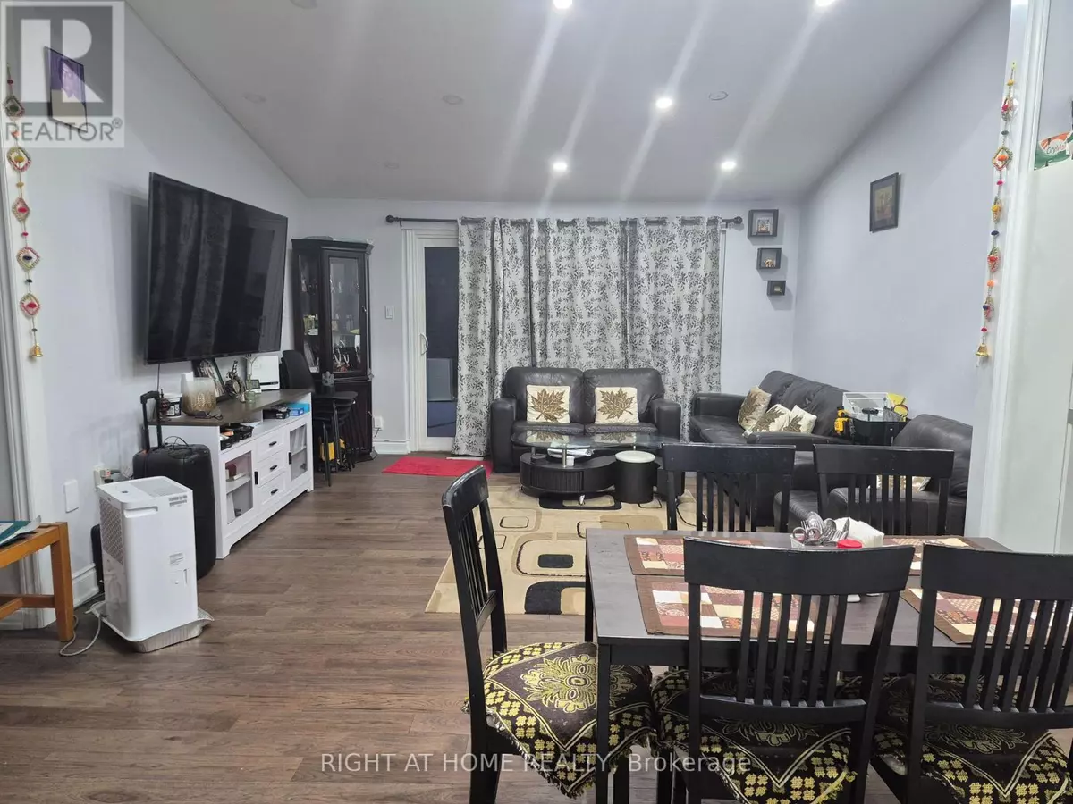 Toronto (bendale), ON M1P3L5,11 LESTERWOOD CRESCENT