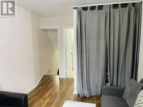 Toronto (woodbine-lumsden), ON M4C2J1,24 Crewe AVE #Lower