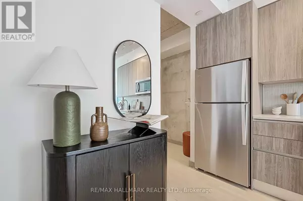 Toronto (south Riverdale), ON M4M0E9,246 Logan AVE #223