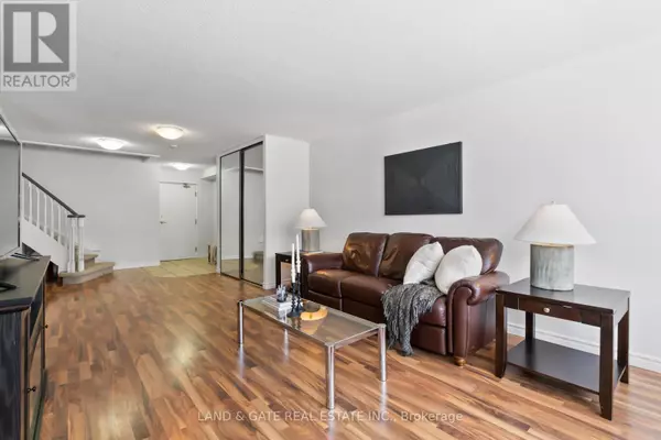 25 Cumberland LN #112, Ajax (south West), ON L1S7K1