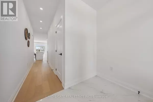 Oshawa (donevan), ON L1H1H4,985 QUEENSDALE AVENUE