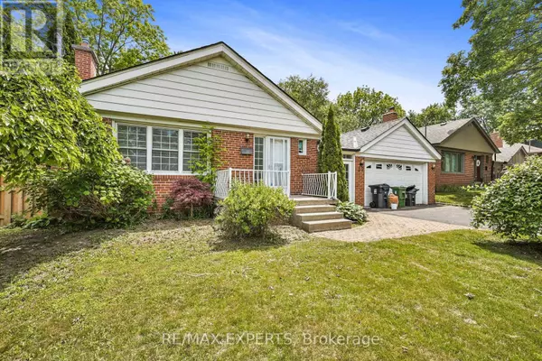 Toronto (scarborough Village), ON M1M1L3,17 BRINLOOR BOULEVARD