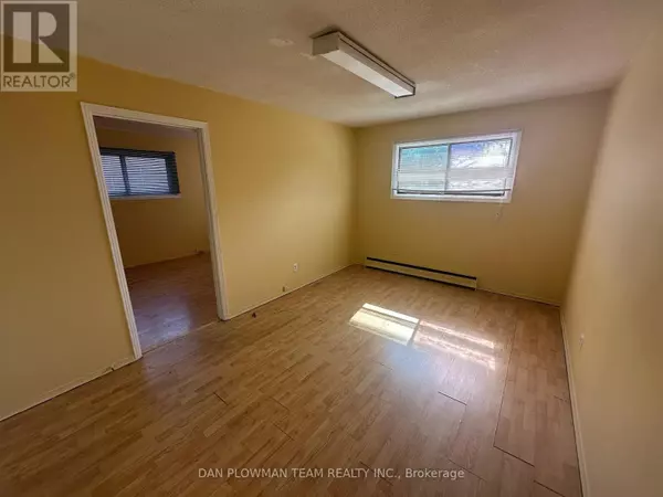 Oshawa (centennial), ON L1G4X1,922 Simcoe ST North #204