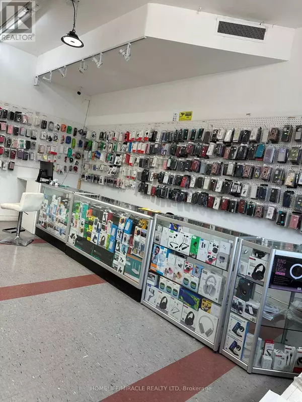 Toronto (east End-danforth), ON M4C1M1,2864 DANFORTH AVENUE