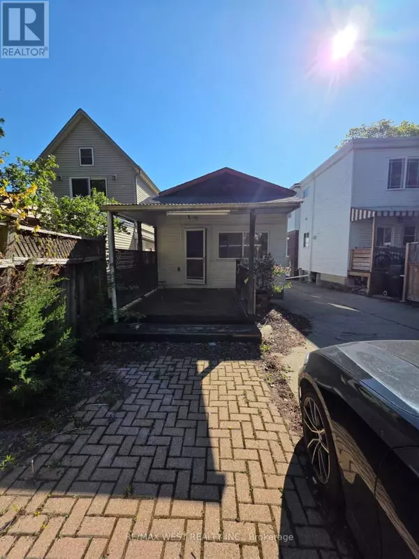 Toronto (woodbine-lumsden), ON M4C5J8,160 KING EDWARD AVENUE