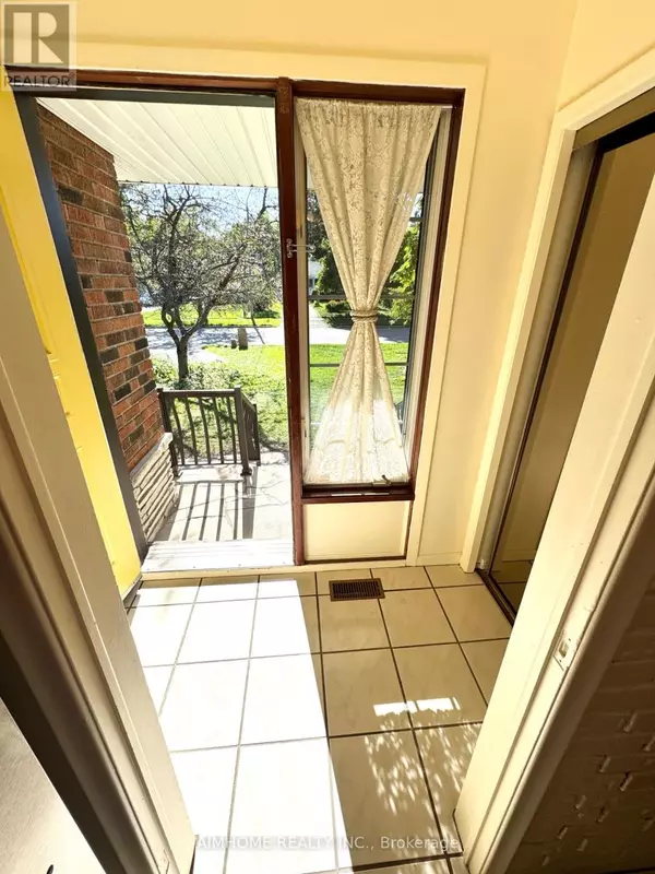 Toronto (guildwood), ON M1E1Y9,31 Poplar RD #(Main)