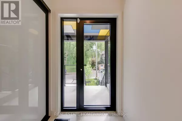 Toronto (the Beaches), ON M4L3S6,174 KENILWORTH AVENUE