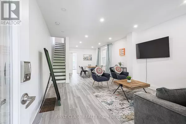 Toronto (woodbine Corridor), ON M4C3W3,53 ALDRIDGE AVENUE