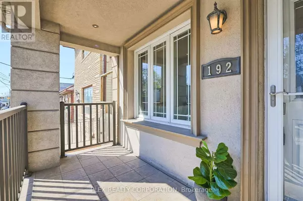 Toronto (greenwood-coxwell), ON M4L3B2,192 COXWELL AVENUE
