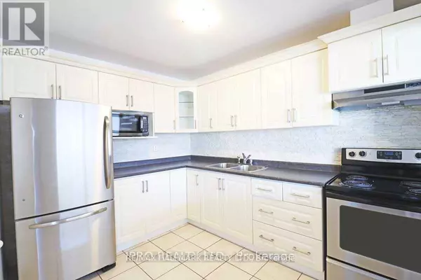 Toronto (woodbine-lumsden), ON M4C4E5,1237E WOODBINE AVENUE