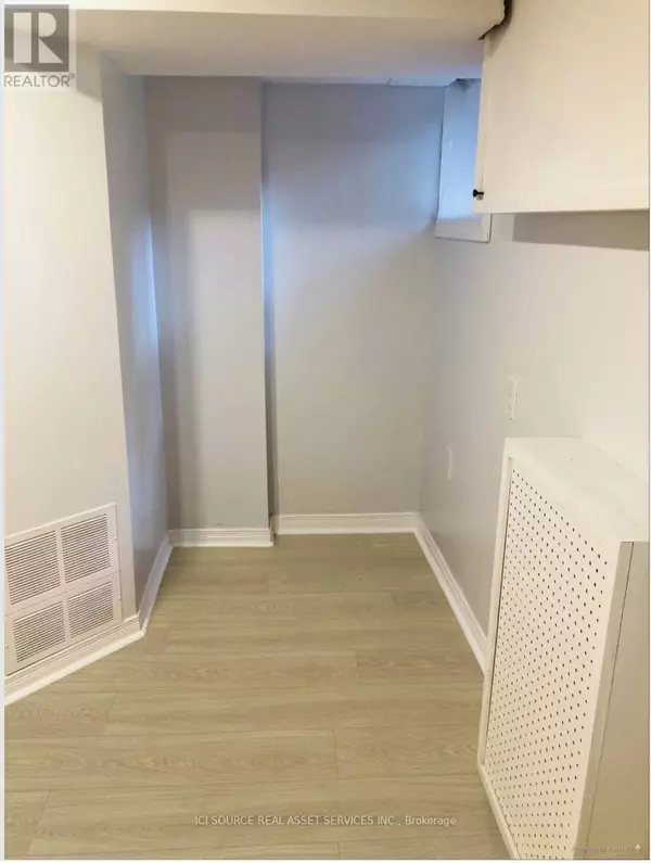 Toronto (south Riverdale), ON M4M2E3,215 Hamilton ST #Basement