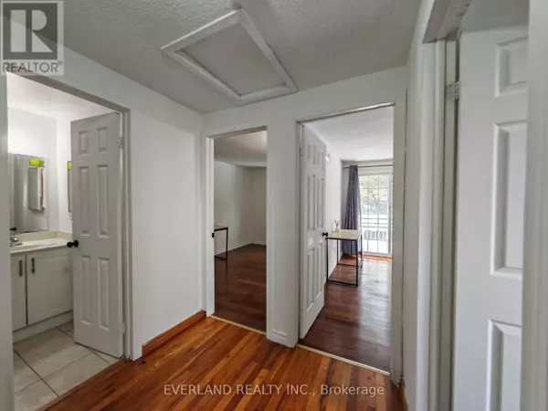 Toronto (malvern), ON M1B2S6,18 CAMBERLEY COURT