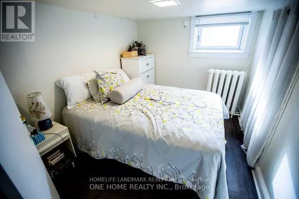 Toronto (danforth Village-east York), ON M4J1Z6,245 SAMMON AVENUE