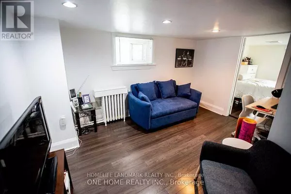 Toronto (danforth Village-east York), ON M4J1Z6,245 SAMMON AVENUE