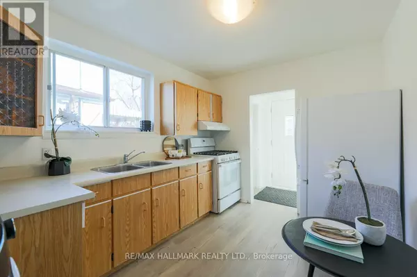 Toronto (clairlea-birchmount), ON M1L4H6,152 SANTAMONICA BOULEVARD