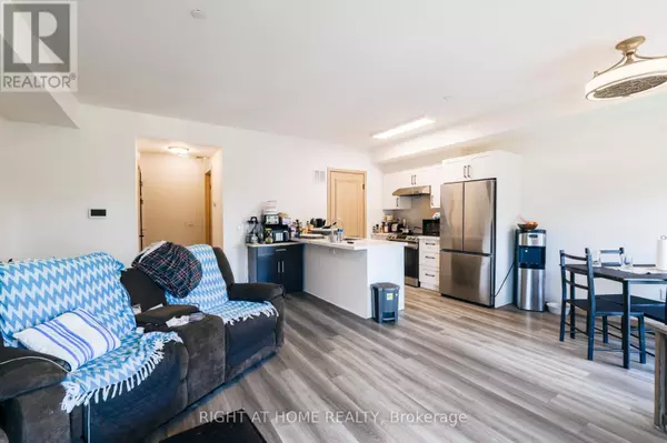 Toronto (l'amoreaux), ON M1W0A9,200 Chester Le BLVD #D302