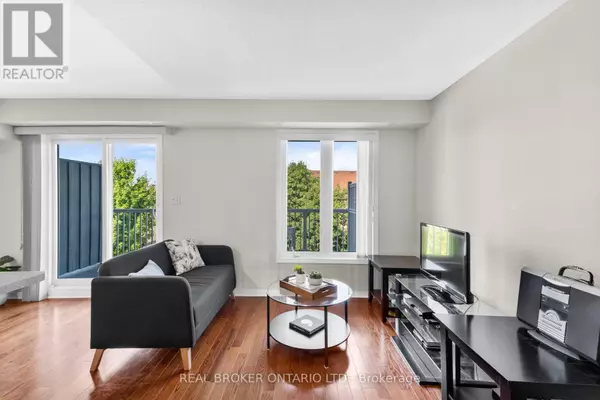 Toronto (clairlea-birchmount), ON M1L0E7,649E Warden AVE #27