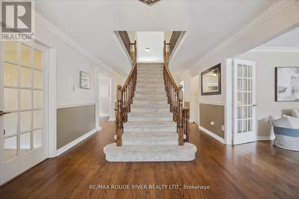 Pickering (liverpool), ON L1X2M4,921 DUNCANNON DRIVE