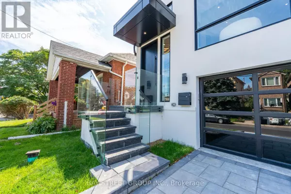 Toronto (woodbine-lumsden), ON M4C4T6,266 WESTLAKE AVENUE