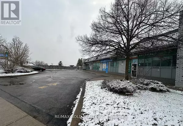 Oshawa (vanier), ON L1J1T4,303 Hillside AVE #3&4